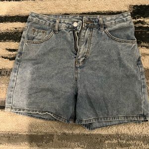 Jean shorts -medium/light wash